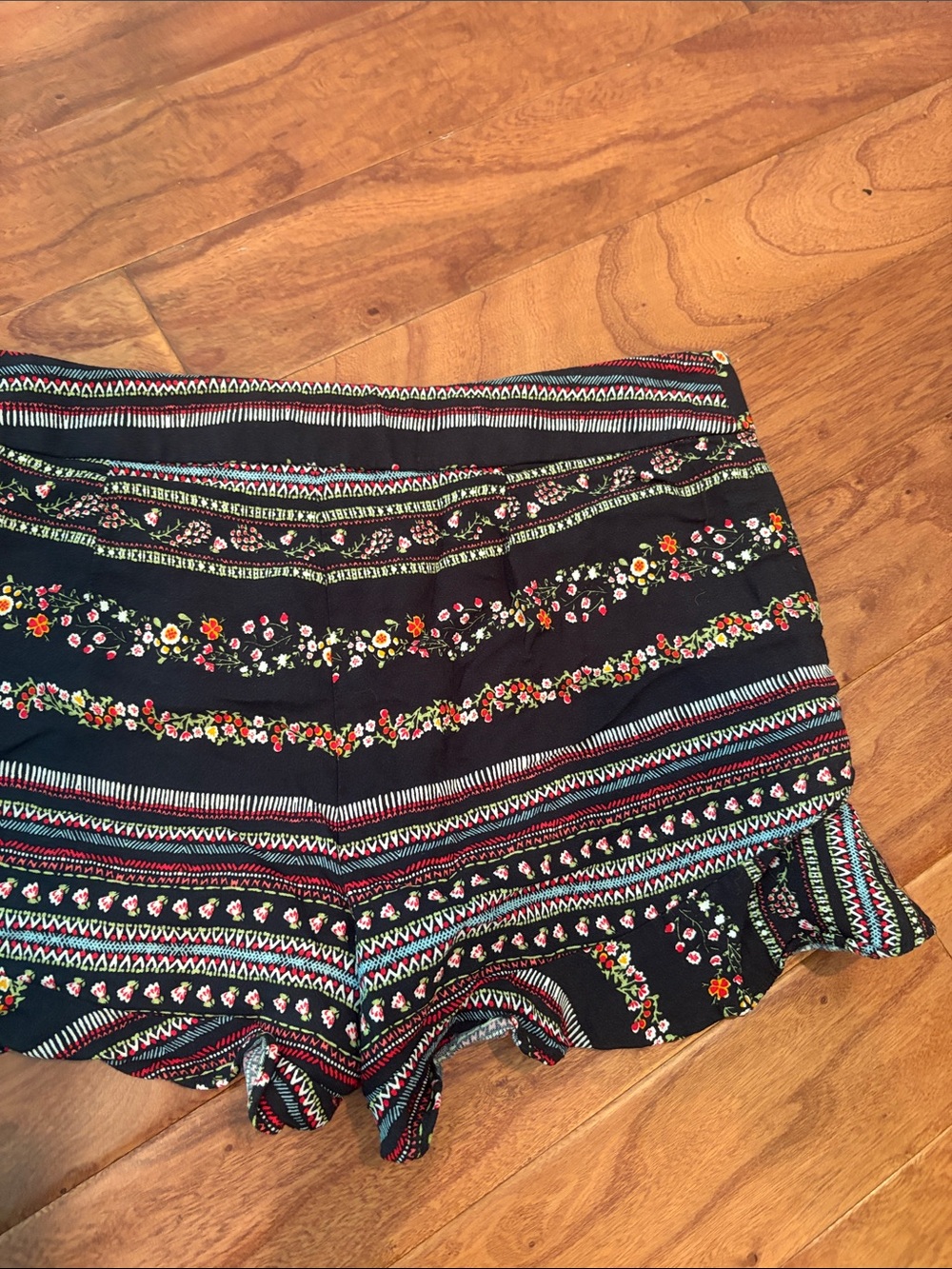 Loft Multi-Patterned Floral Frill Hem Shorts Size 2 - Picture 6 of 6